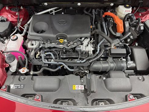 Used 2022 Toyota Venza XLE image 29