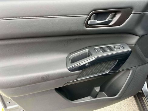 Used 2025 Nissan Pathfinder S FWD image 14