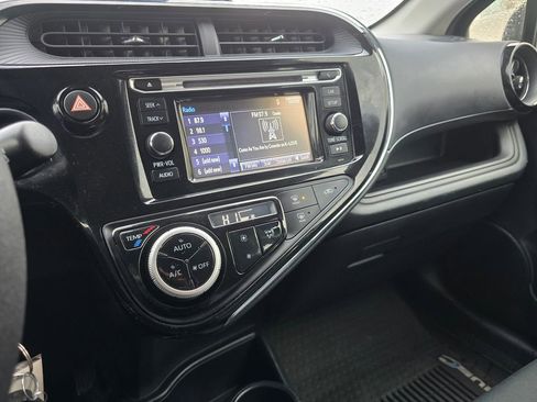 Used 2018 Toyota Prius C Two image 27