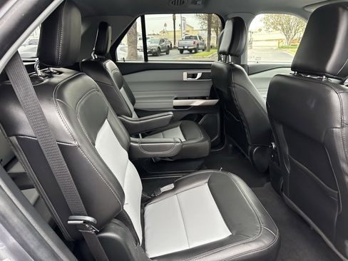 Used 2022 Ford Explorer XLT w/ Equipment Group 202A image 21