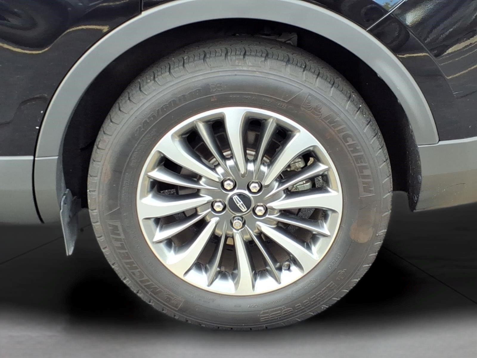 Used 2023 Lincoln Nautilus FWD w/ Premium Package image 7