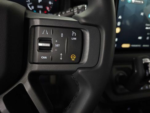 Used 2025 Land Rover Defender 110 X-Dynamic SE image 22