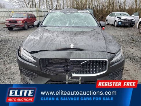 Used 2021 Volvo V60 T5 Cross Country w/ Advanced Package image 9