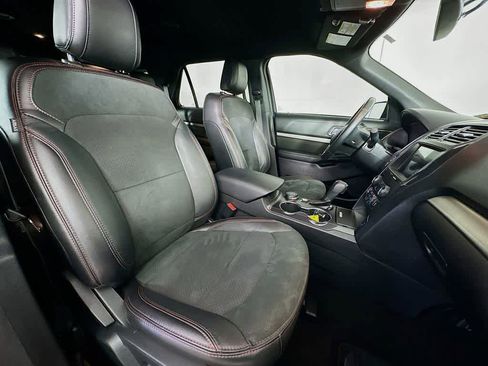 Certified 2019 Ford Explorer XLT w/ Equipment Group 202A image 15