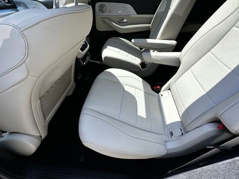 Used 2025 Mercedes-Benz GLS 450 4MATIC image 25