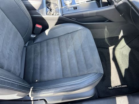 Used 2023 Mitsubishi Outlander SE image 35