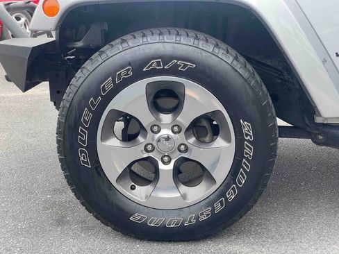 Used 2018 Jeep Wrangler Unlimited Sahara image 33