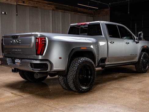 Used 2026 GMC Sierra 3500 Denali Ultimate image 10