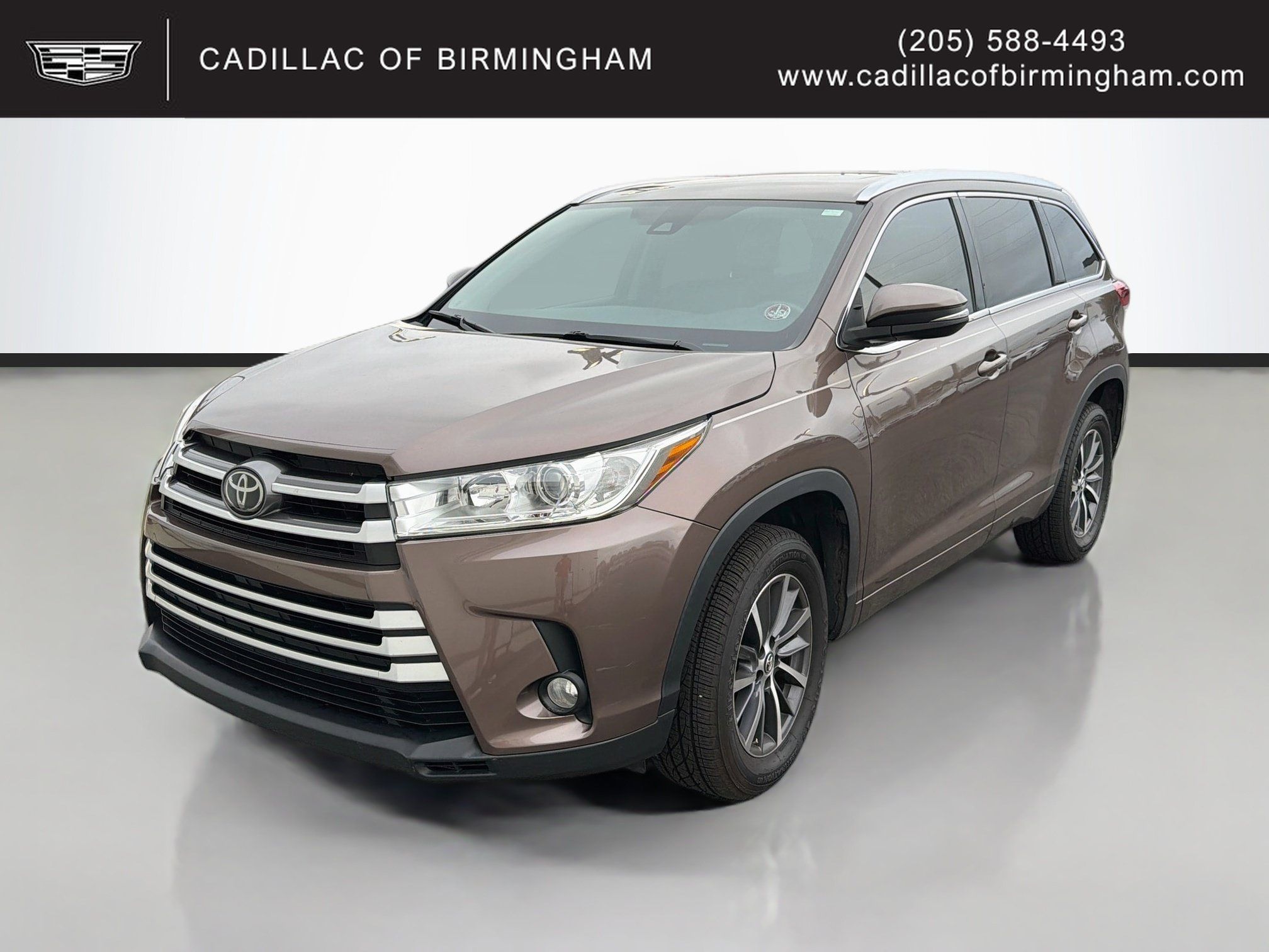Used 2017 Toyota Highlander XLE FWD image 1