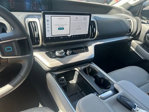 New 2026 Ford Expedition Active image 17