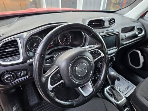 Used 2018 Jeep Renegade Latitude w/ Cold Weather Group image 3