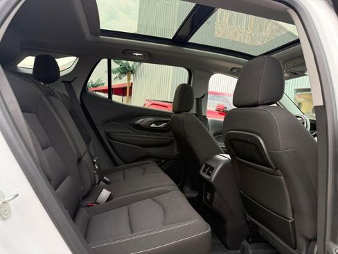 Used 2022 GMC Terrain SLE w/ Driver Convenience Package FWD image 12