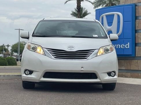 Used 2016 Toyota Sienna XLE w/ XLE Navigation Package image 4