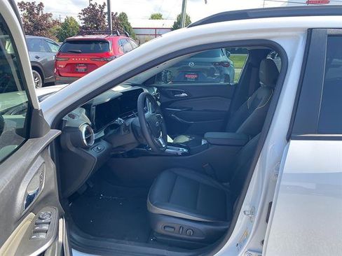 Used 2024 Chevrolet Trax ACTIV w/ Sunroof Package FWD image 3