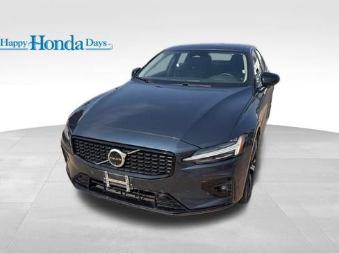 Used 2024 Volvo S60 B5 Plus image 4