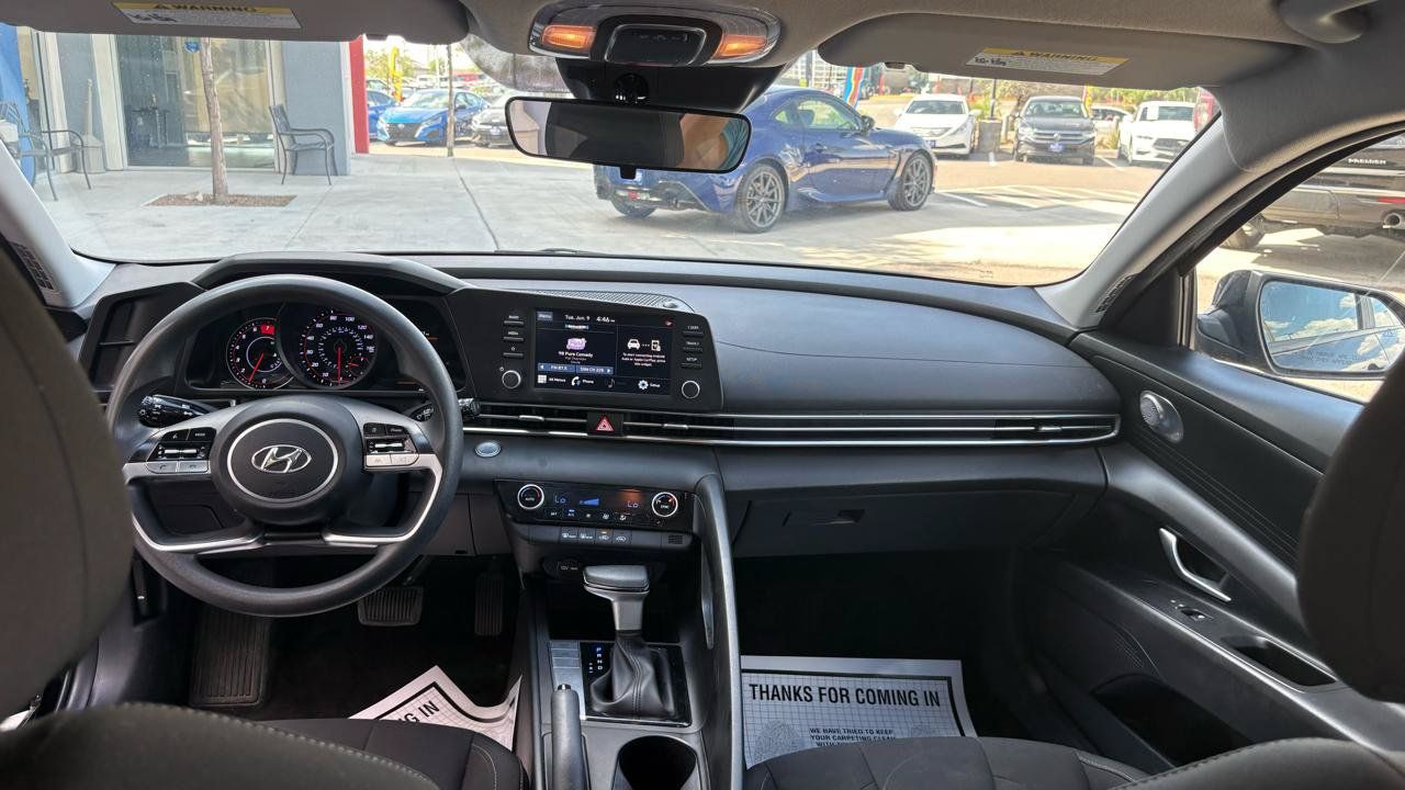 Used 2023 Hyundai Elantra SEL FWD image 31