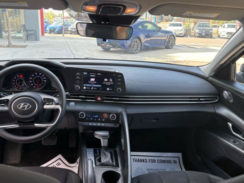 Used 2023 Hyundai Elantra SEL FWD image 31