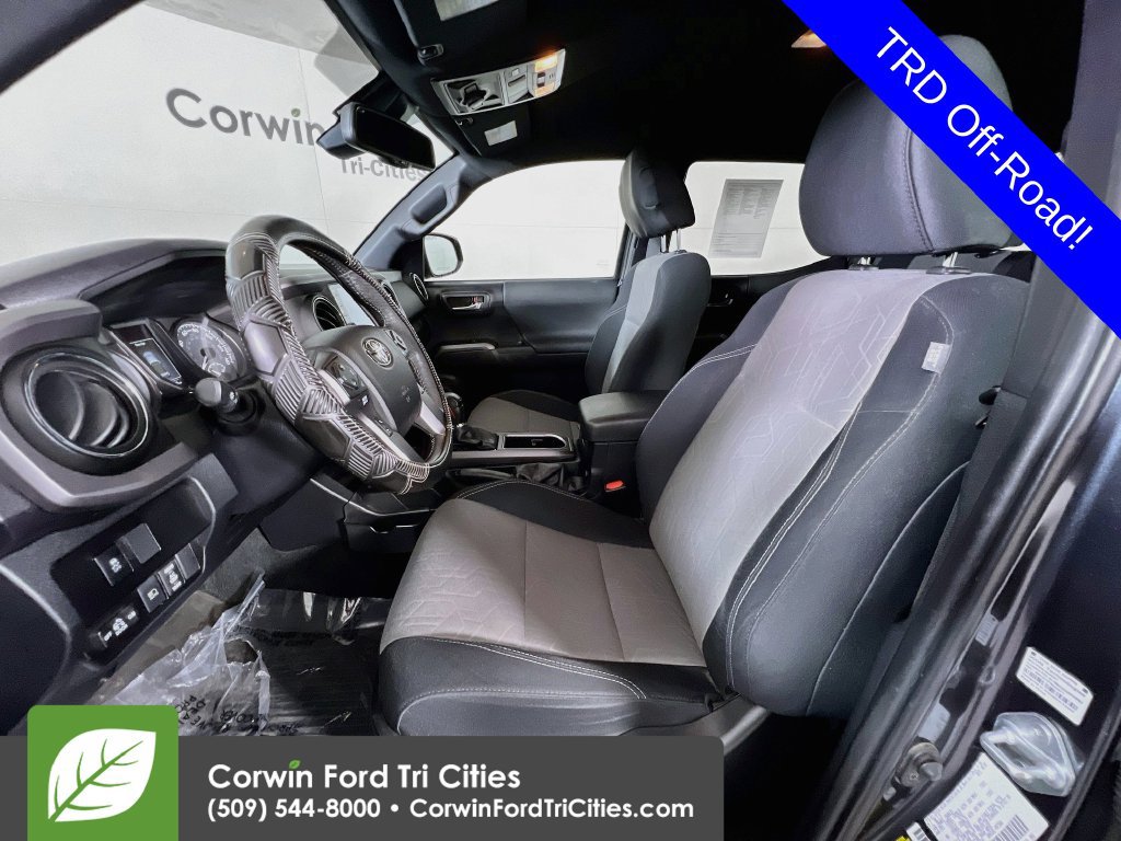 Used 2022 Toyota Tacoma TRD Off-Road AWD/4WD image 21