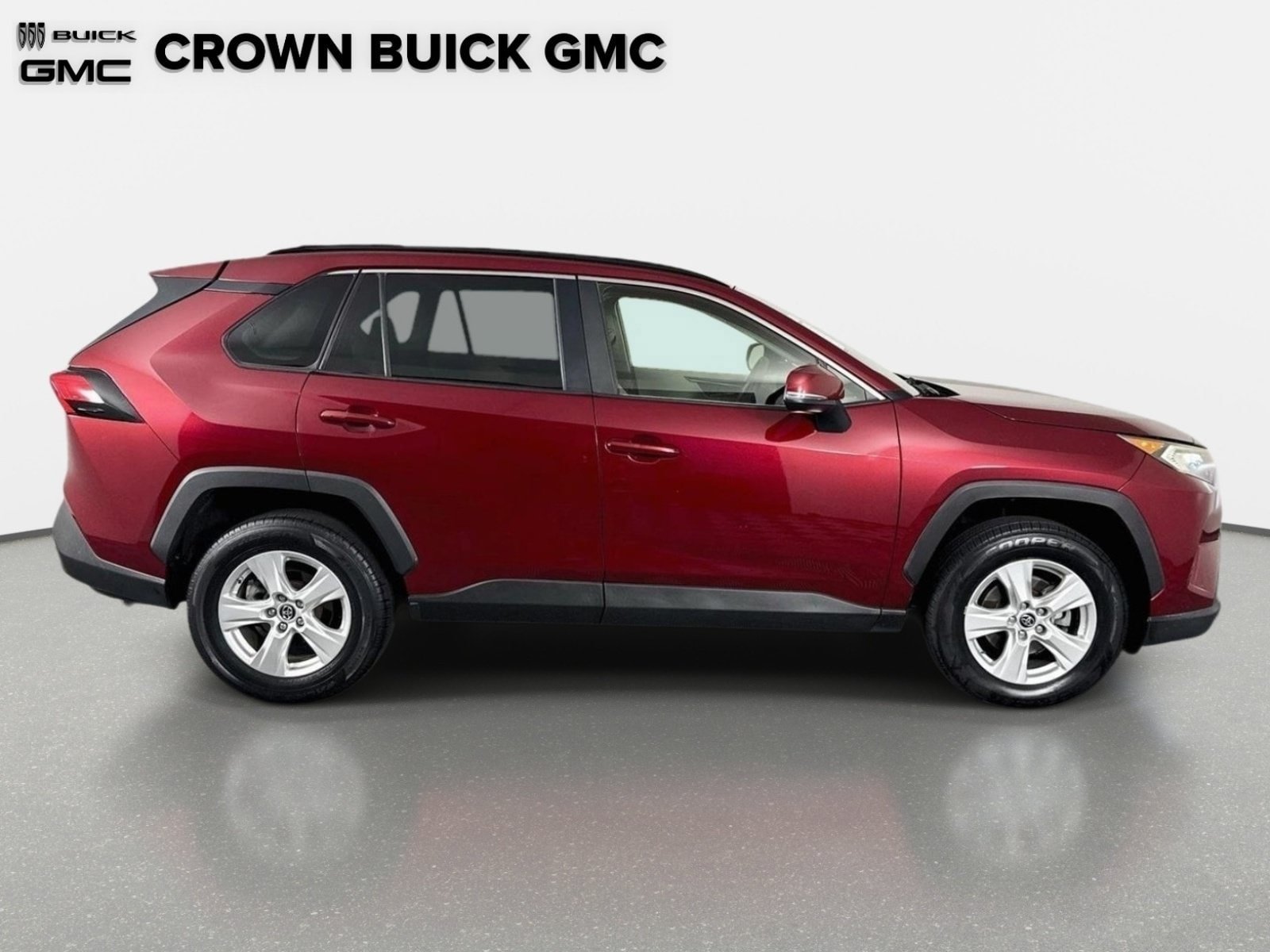 Used 2019 Toyota RAV4 XLE w/ Convenience Package FWD image 4