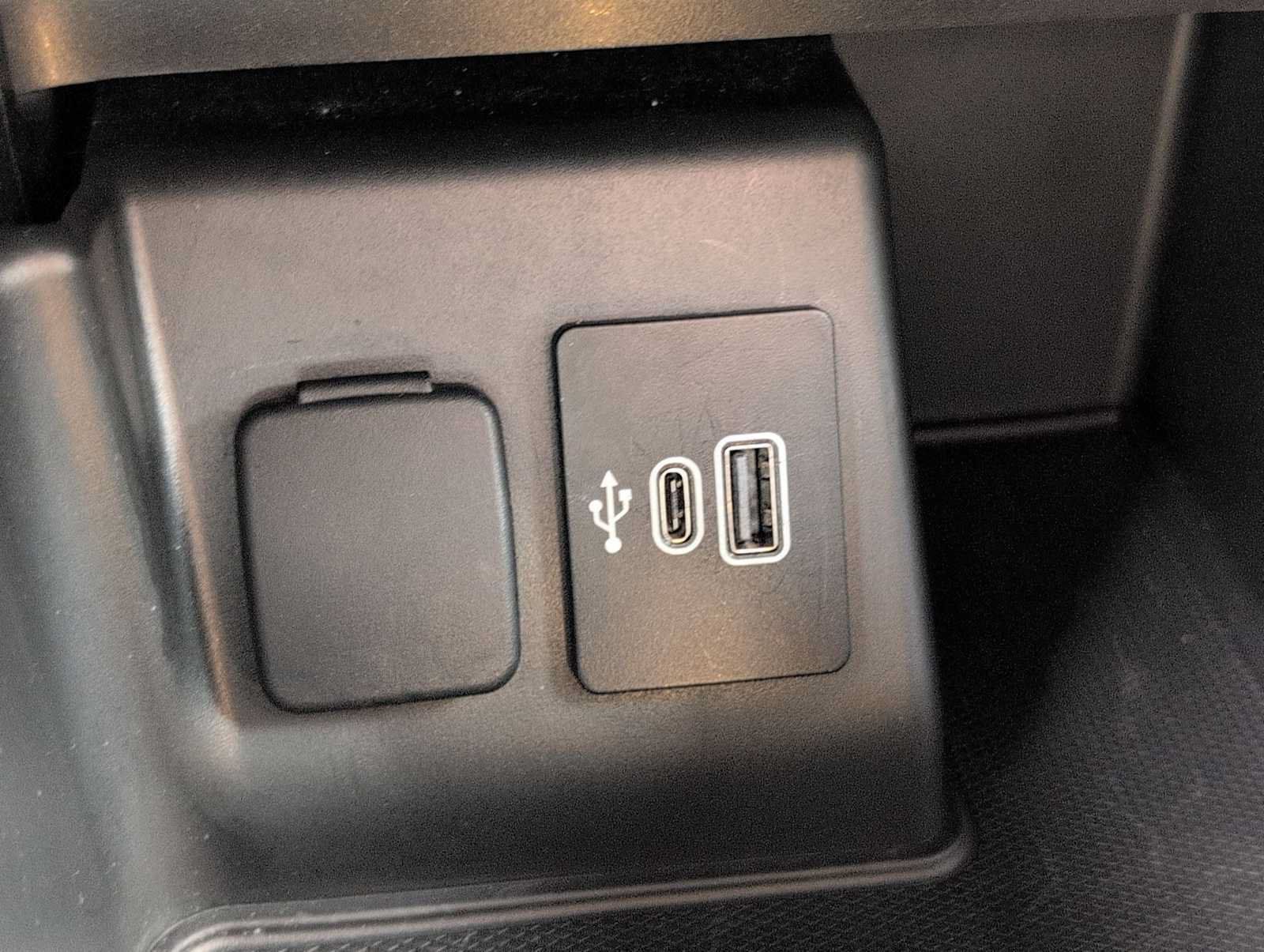 Used 2025 Ford Explorer ST-Line AWD/4WD image 30