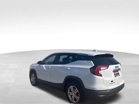 Used 2024 GMC Terrain SLE image 2