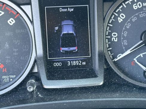 Used 2020 Toyota Tacoma TRD Off-Road w/ Technology Package AWD/4WD image 14