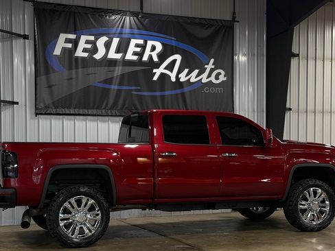 Used 2018 GMC Sierra 2500 Denali w/ Duramax Plus Package AWD/4WD image 2