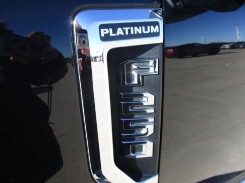Used 2020 Ford F250 Platinum w/ FX4 Off-Road Package image 16