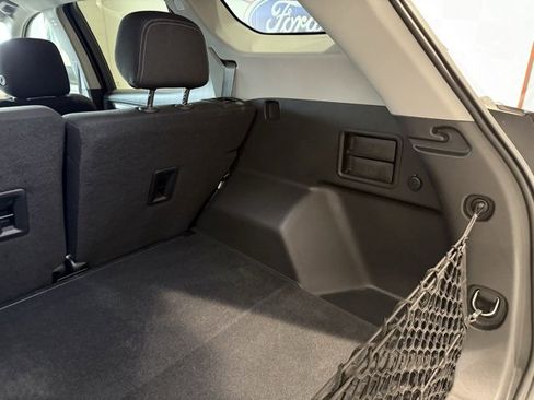 Used 2023 GMC Terrain SLE w/ Driver Convenience Package image 9