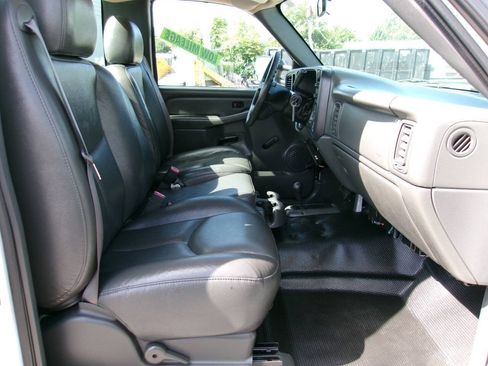 Used 2005 Chevrolet Silverado 2500 W/T AWD/4WD image 13