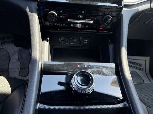Used 2025 Jeep Grand Cherokee Altitude AWD/4WD image 27
