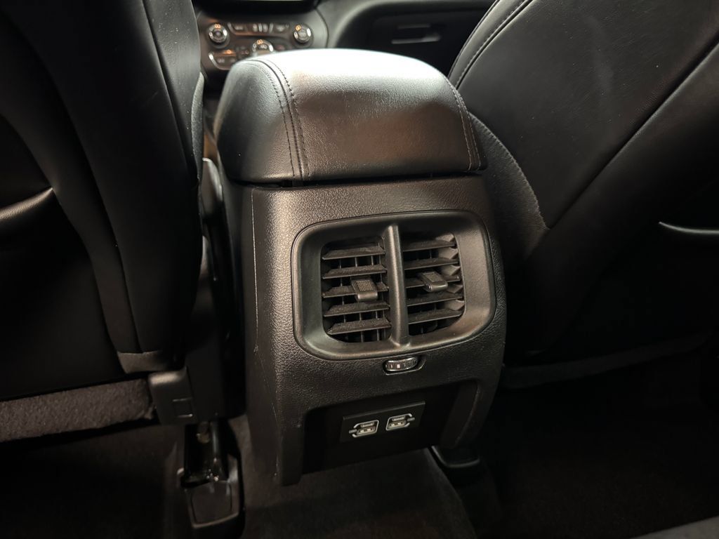 Used 2021 Jeep Cherokee Latitude Plus FWD image 26