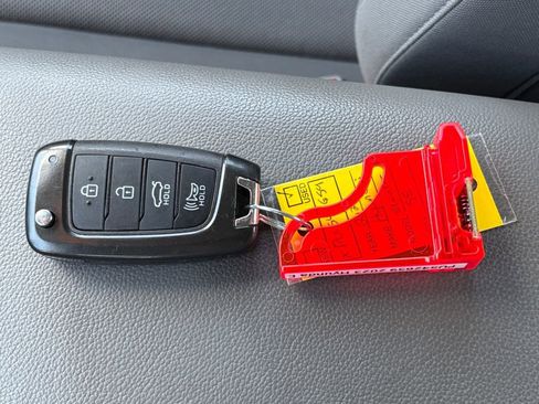 Used 2023 Hyundai Elantra SE FWD image 24