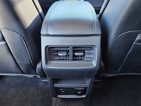 Used 2024 Ford Edge Titanium image 10