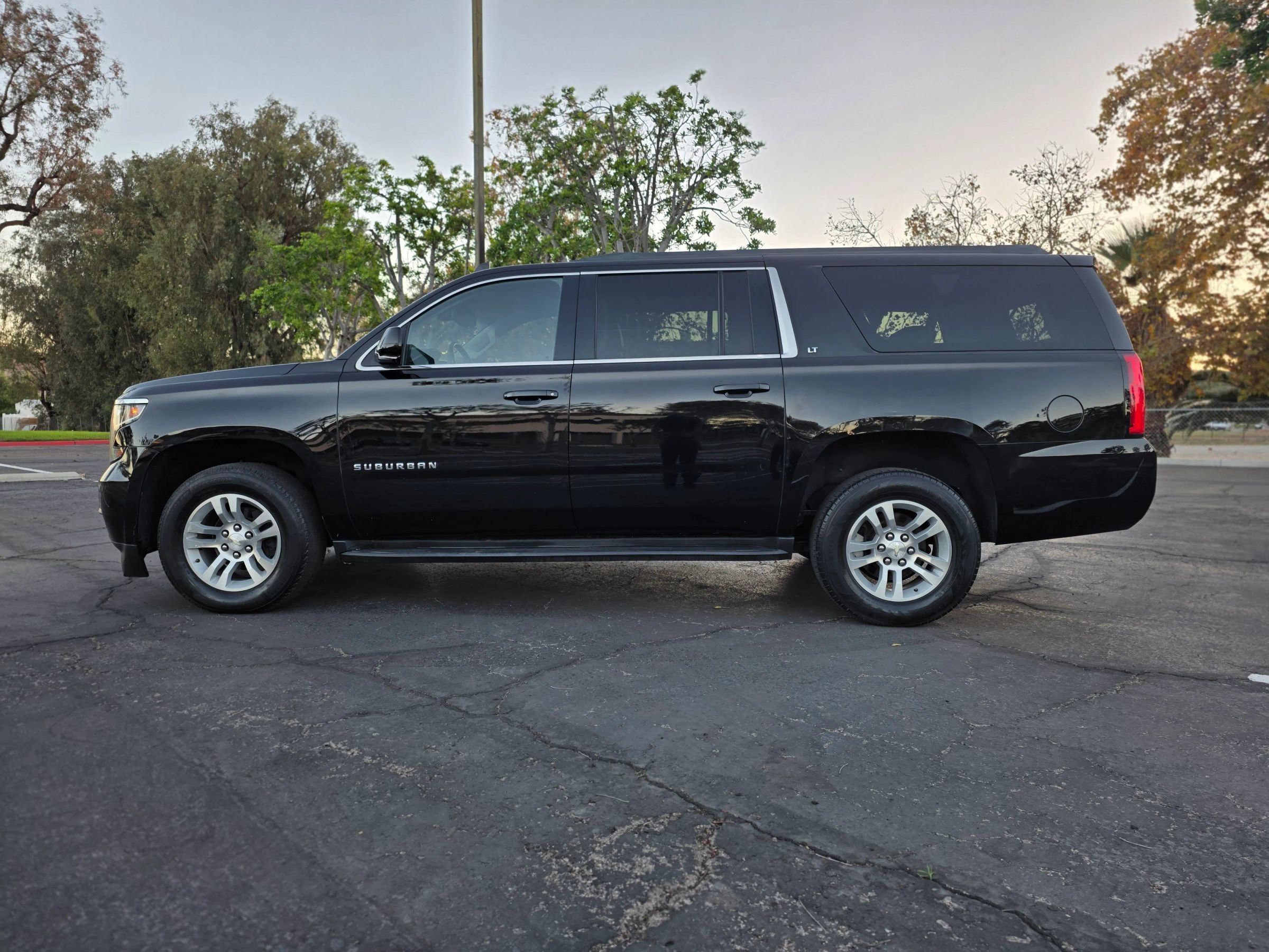 Used 2019 Chevrolet Suburban LT RWD image 7