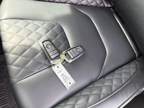 Used 2024 Ford Edge Titanium image 31