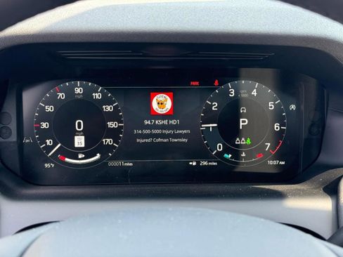 Used 2025 Land Rover Discovery Sport S image 32