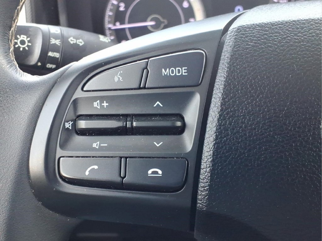 Used 2022 Hyundai Venue Limited FWD image 18