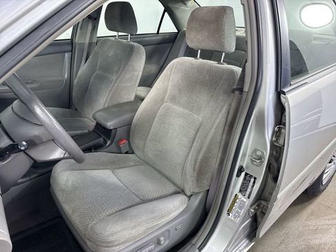 Used 2004 Toyota Camry LE image 15