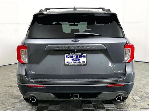 Used 2022 Ford Explorer XLT w/ Equipment Group 202A image 4