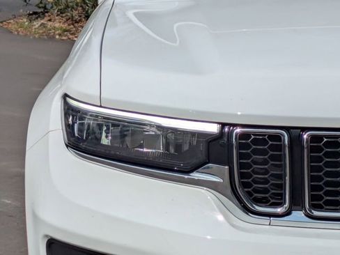 Used 2025 Jeep Grand Cherokee L Overland w/ Luxury Tech Group IV image 10