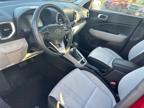 Used 2025 Hyundai Venue SEL FWD image 7