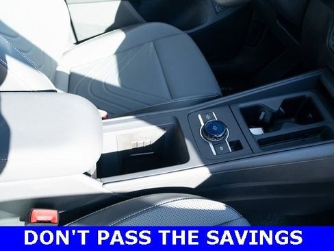 New 2025 Volkswagen Tiguan SE image 43