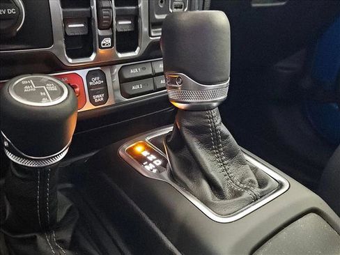 Used 2024 Jeep Gladiator Rubicon image 12