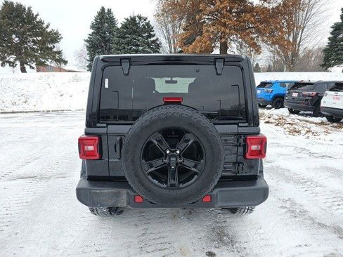 Used 2023 Jeep Wrangler Unlimited Sahara image 5