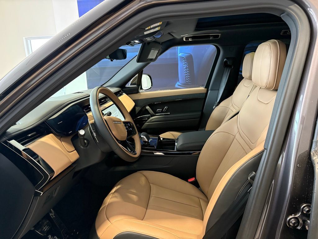 New 2025 Land Rover Range Rover Sport Dynamic SE AWD/4WD image 11