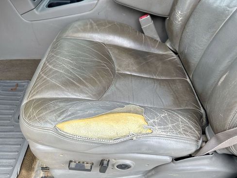 Used 2005 Chevrolet Silverado 2500 LT w/ Heavy-Duty Power Package image 38