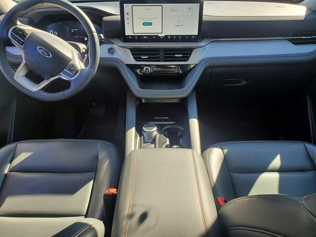 Used 2025 Ford Explorer Active w/ Active Comfort Package AWD/4WD image 8