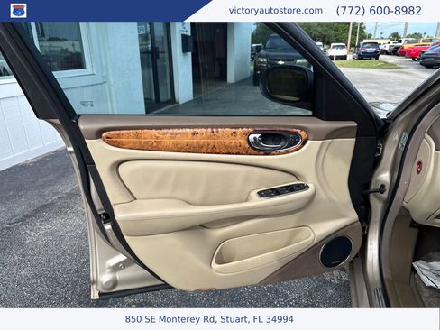 Used 2005 Jaguar XJ8 L image 24