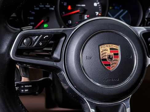 Used 2020 Porsche Macan image 20